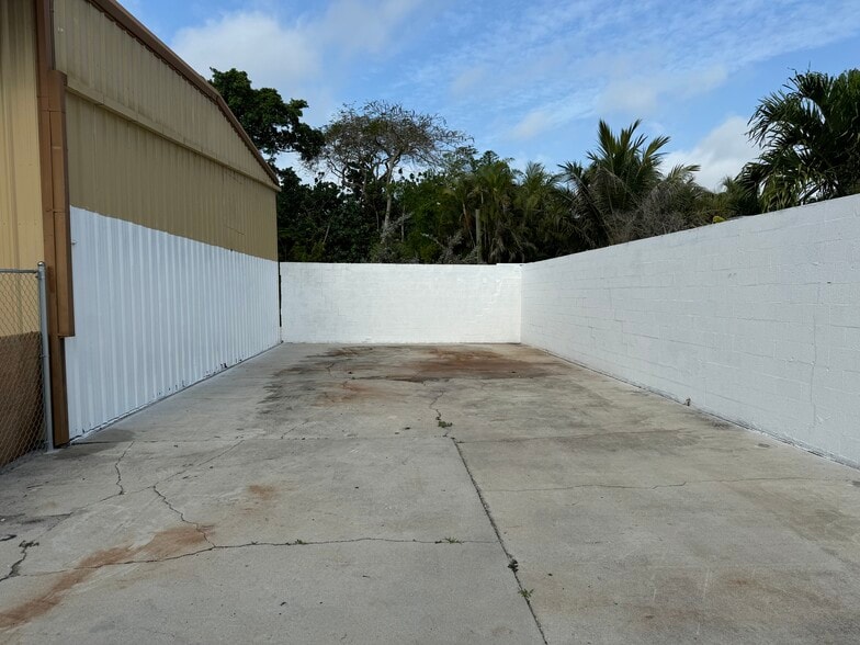 3047 Terrace Ave, Naples, FL for lease - Building Photo - Image 1 of 3