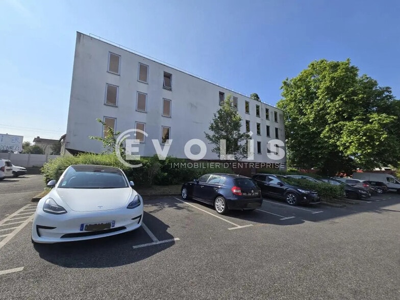 Office in Palaiseau for lease - Building Photo - Image 1 of 6
