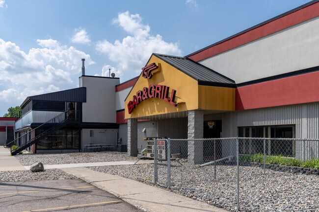 More details for 40501 Production Dr, Harrison Township, MI - Retail for Sale