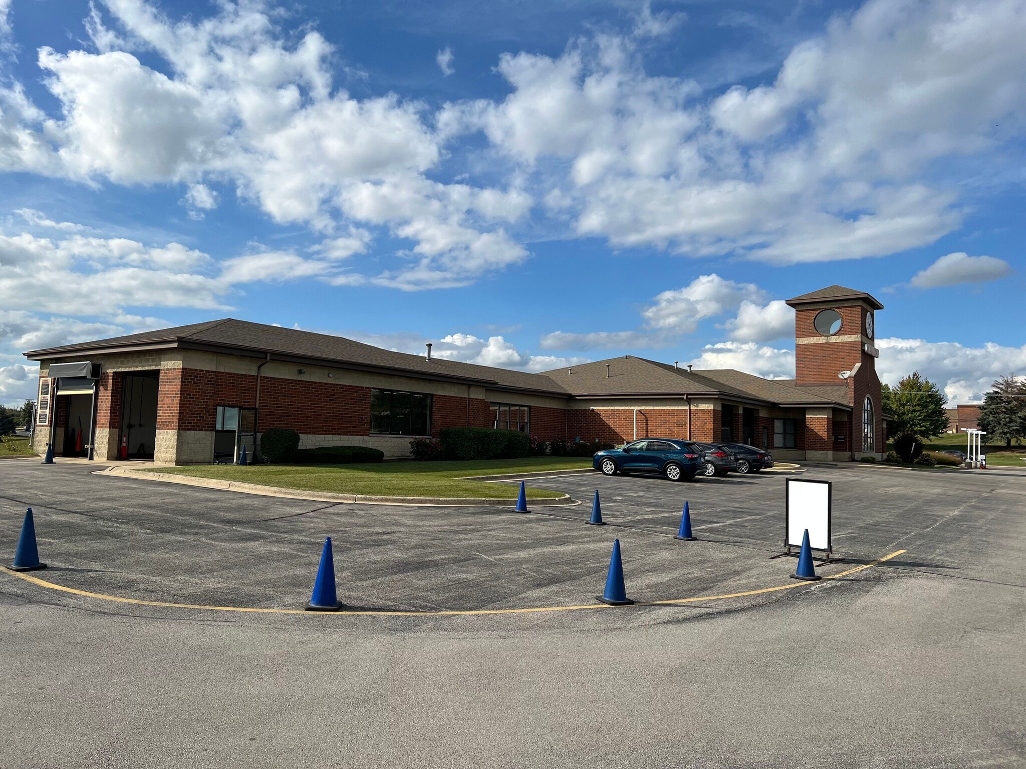 2120 Main St, Batavia, IL à vendre Photo du bâtiment- Image 1 de 8