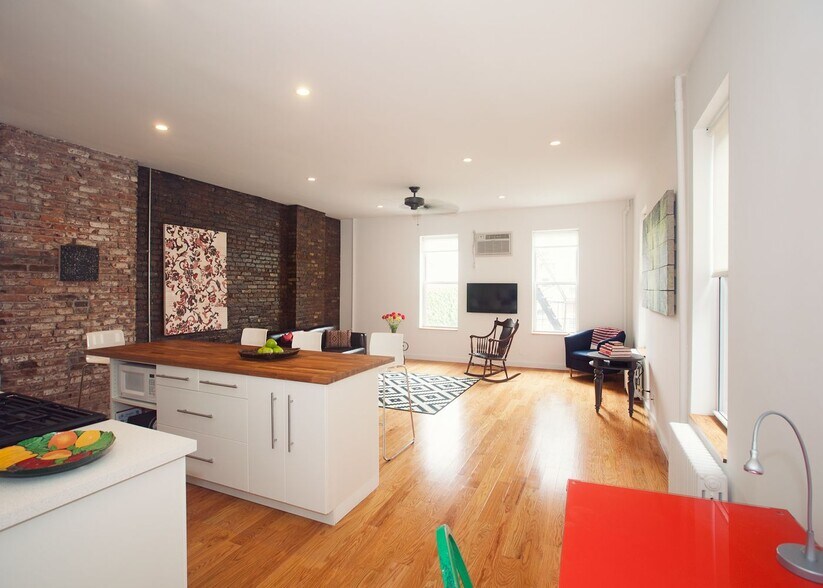 5-46 50th Ave, Long Island City, NY à vendre - Photo du bâtiment - Image 2 de 14