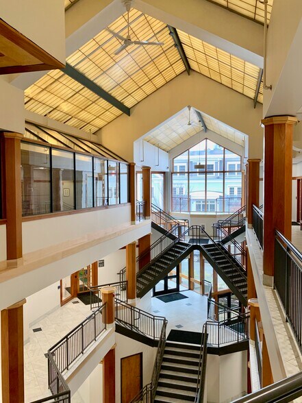 80 S Main St, Hanover, NH à louer - Photo intérieure - Image 2 de 5