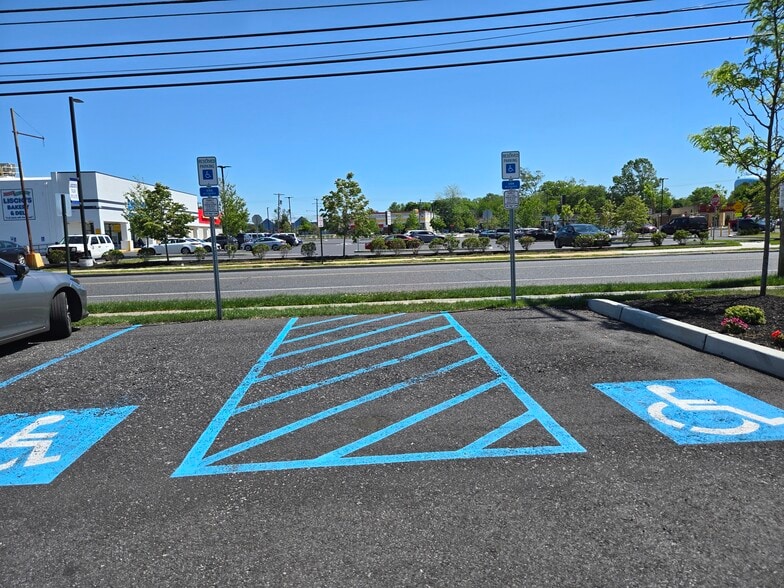 601 N Main St, Glassboro, NJ à louer - Photo du bâtiment - Image 3 de 11