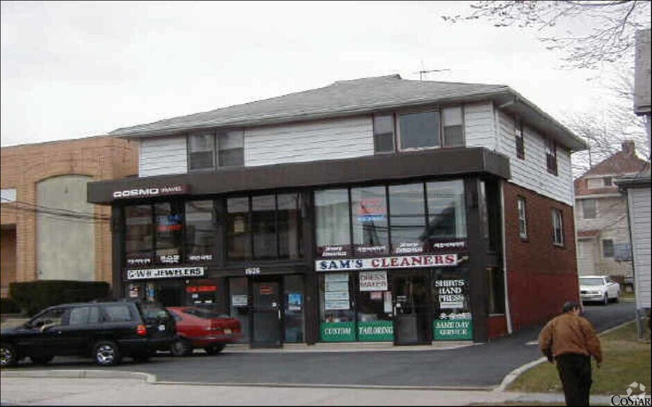 Portfolio Sale portefeuille de 2 propriétés à vendre sur LoopNet.ca - Photo principale - Image 2 de 2