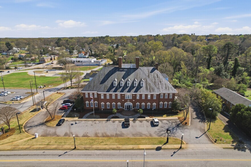 201 W Main St, Laurens, SC à louer - Photo du bâtiment - Image 2 de 27