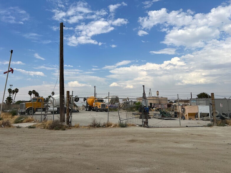 NEC Hwy 184 @ Kerrnita Rd, Bakersfield, CA à vendre - Photo du bâtiment - Image 3 de 5