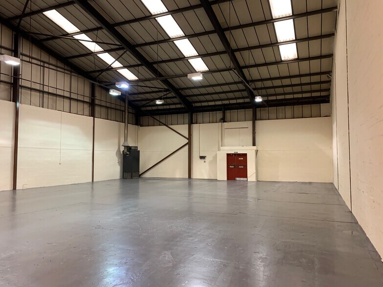 2500 London Rd, Glasgow for lease - Building Photo - Image 1 of 10