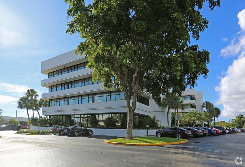 4710 NW 2nd Ave, Boca Raton, FL à louer - Photo du bâtiment - Image 3 de 7