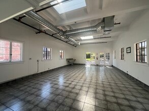 207 S Fair Oaks Ave, Pasadena, CA for lease Interior Photo- Image 2 of 3