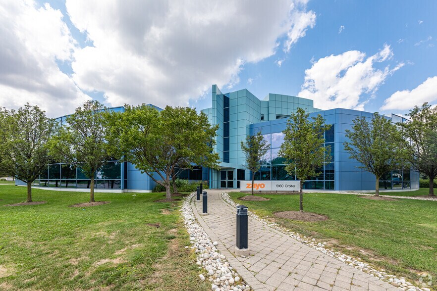 5160 Orbitor Dr, Mississauga, ON à vendre - Photo du bâtiment - Image 1 de 1