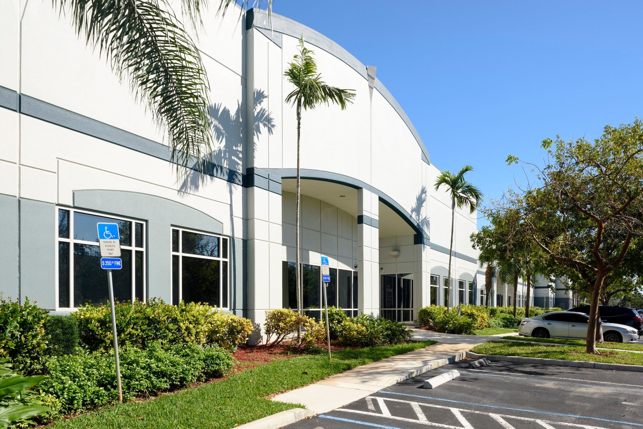 2001-2009 NW 25th Ave, Pompano Beach, FL for lease Building Photo- Image 1 of 3