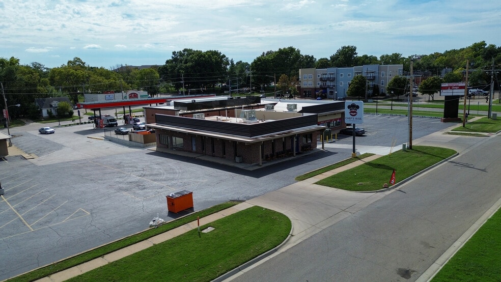 1634 SW Washburn Ave, Topeka, KS à vendre - Photo du bâtiment - Image 2 de 6