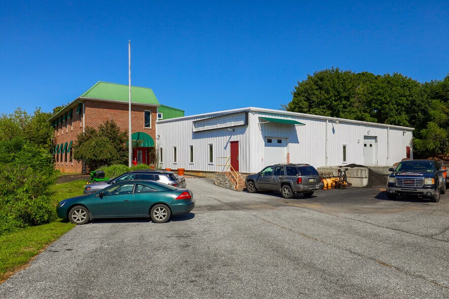 280 N Park St, Dallastown, PA for lease - Building Photo - Image 2 of 6