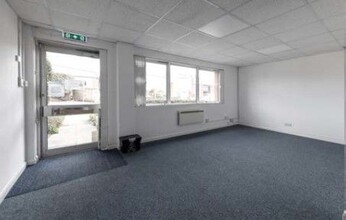 199 The Vale, London for lease Interior Photo- Image 2 of 2