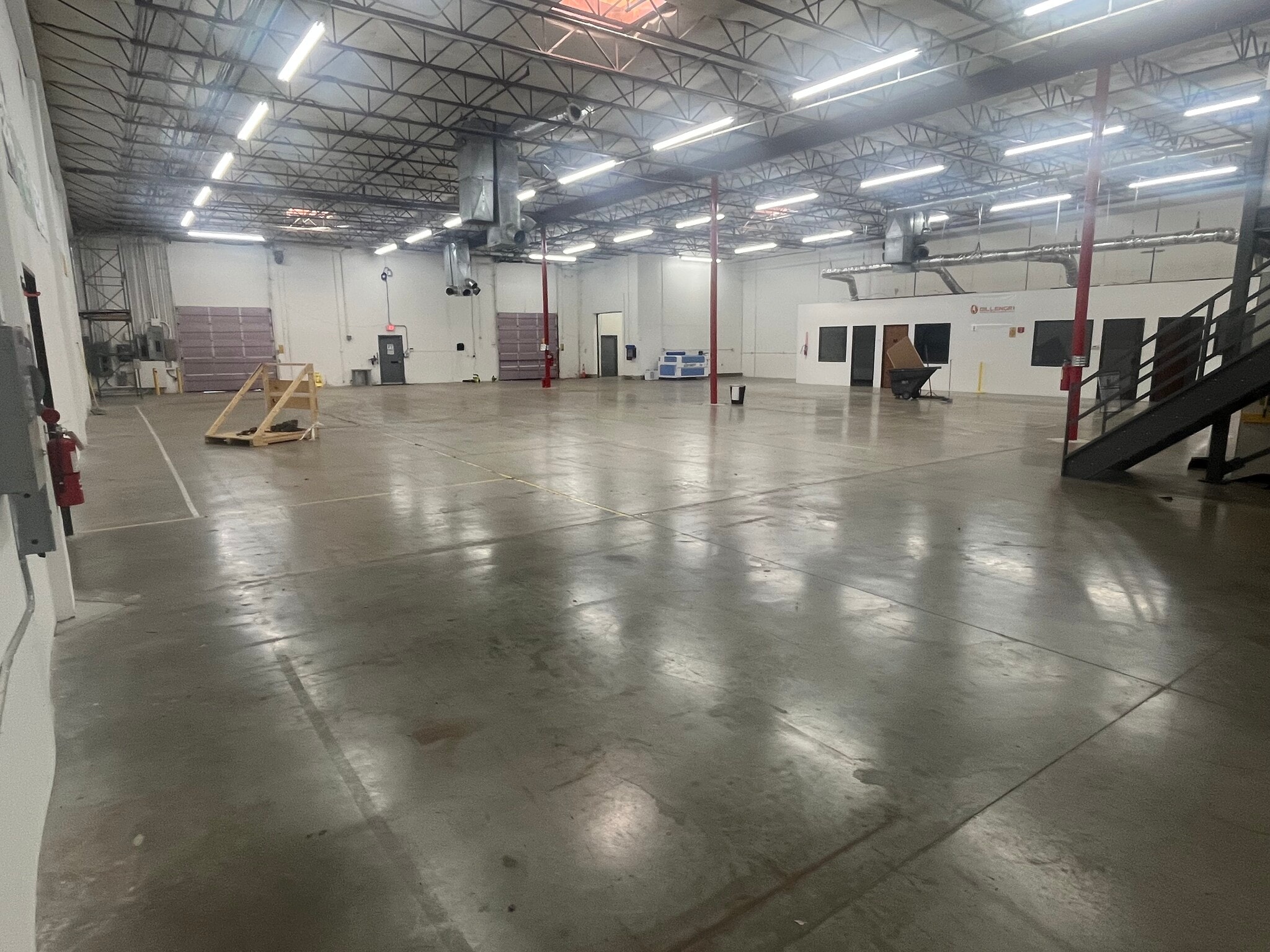 1751 Hurd Dr, Irving, TX à louer Photo du bâtiment- Image 1 de 2