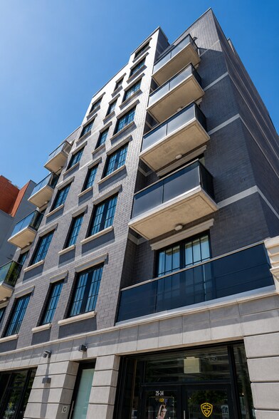 25-34 31st St, Astoria, NY à vendre - Photo du bâtiment - Image 3 de 4