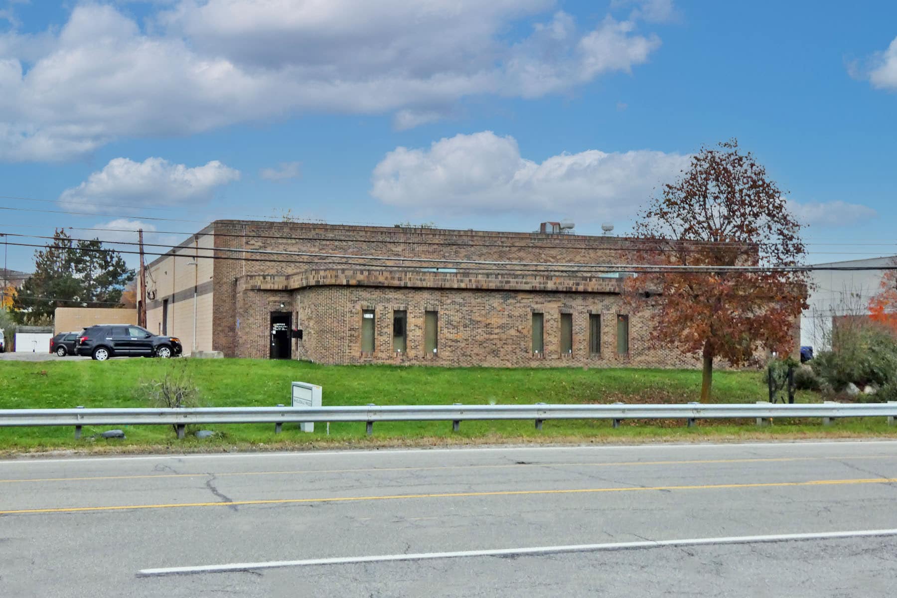 25715-25737 Meadowbrook Rd, Novi, MI à vendre Photo du bâtiment- Image 1 de 24