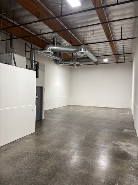 11200 Hindry Ave, Los Angeles, CA for lease - Building Photo - Image 3 of 6