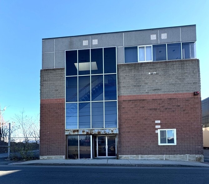 4 Betty St, Everett, MA for lease - Primary Photo - Image 1 of 43