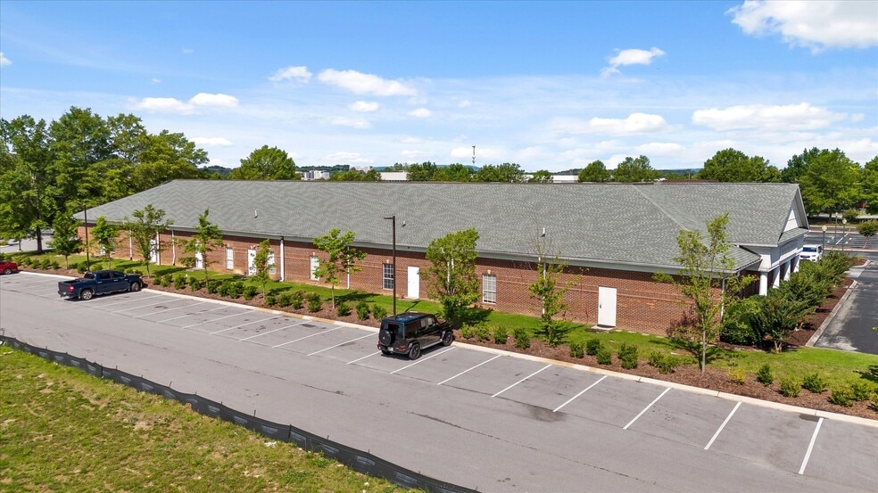7446 Shallowford Rd, Chattanooga, TN for lease - Building Photo - Image 2 of 59