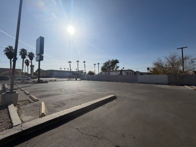 3704 E Owens Ave, North Las Vegas, NV à vendre - Photo du bâtiment - Image 2 de 20