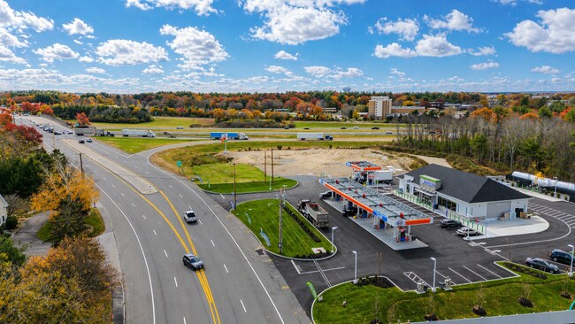 Plus de détails pour 2318 Bay St, Taunton, MA - Commerce de détail à louer