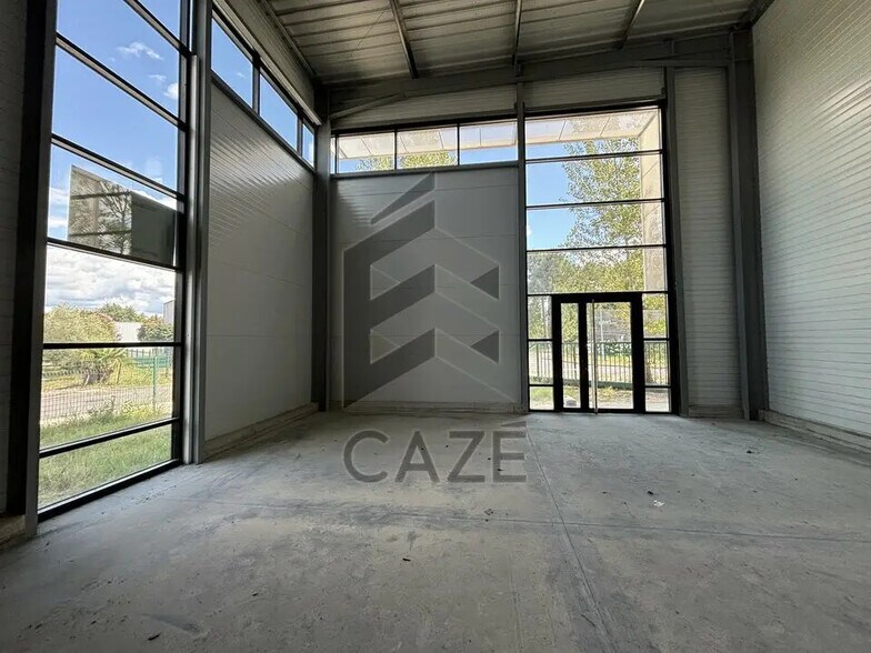 Flex in Canéjan for lease - Interior Photo - Image 3 of 8