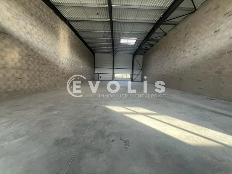 938 Rue De La Craz, Dagneux for lease - Interior Photo - Image 2 of 11