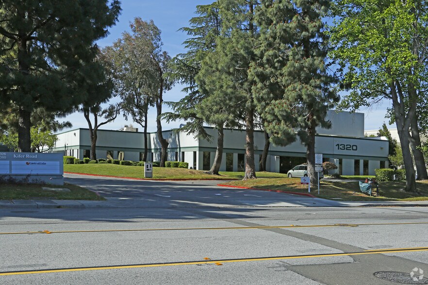 1320 Kifer Rd, Sunnyvale, CA à louer - Photo du bâtiment - Image 2 de 8