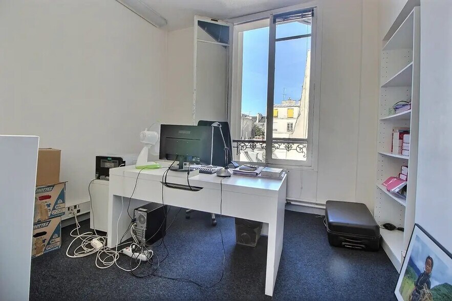 53 Rue Sainte-Anne, Paris à louer - Photo du bâtiment - Image 3 de 9