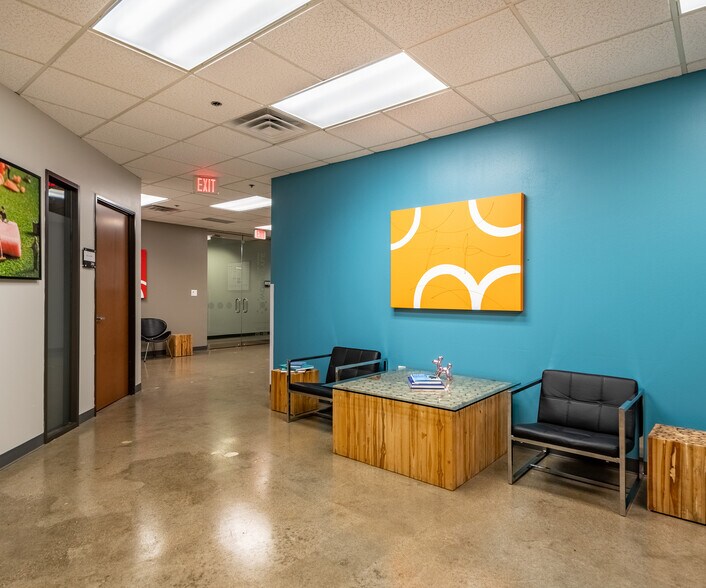 9535 Forest Ln, Dallas, TX à louer - Photo du bâtiment - Image 2 de 7