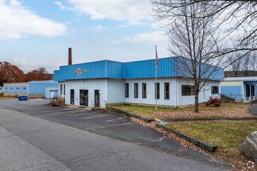 151 Harrison St, Athol, MA à louer - Photo du bâtiment - Image 1 de 26