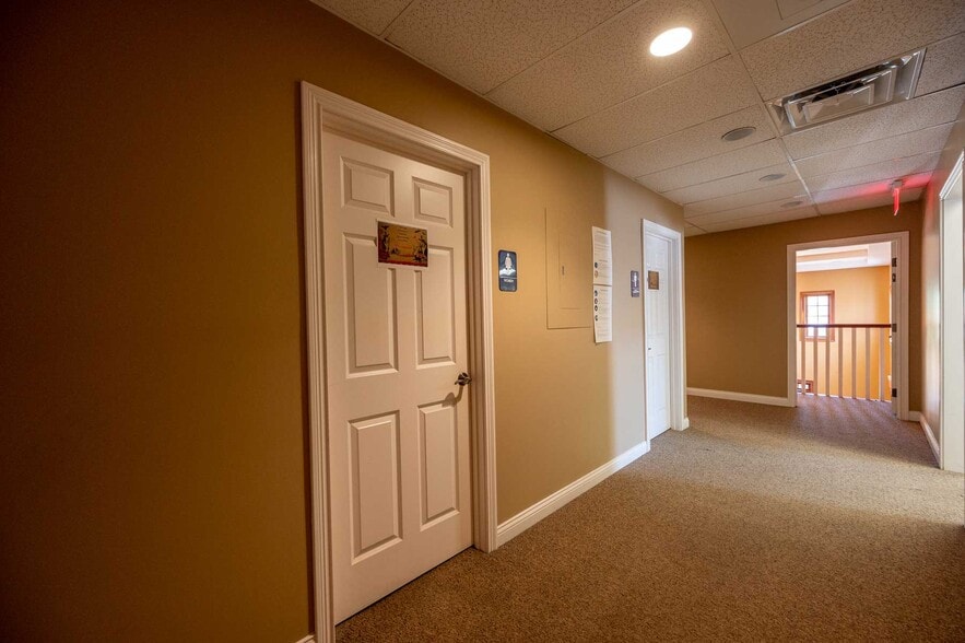 7775 Cooper Rd, Montgomery, OH for lease - Interior Photo - Image 2 of 47