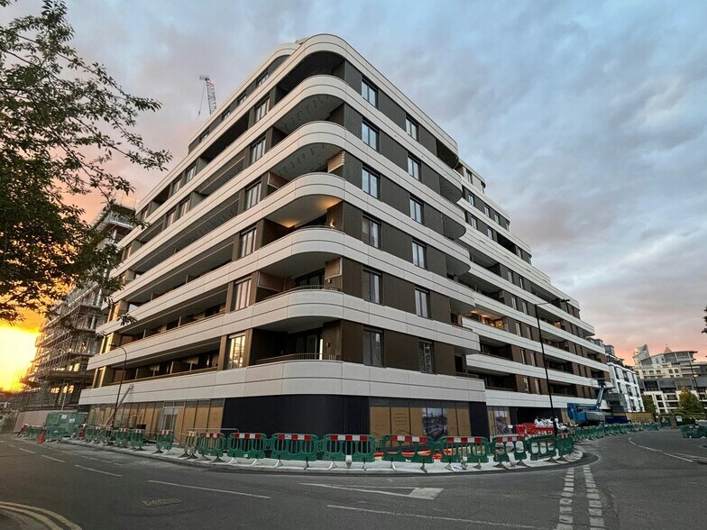 50-52 William Morris Way, Londres à louer - Photo du bâtiment - Image 3 de 4