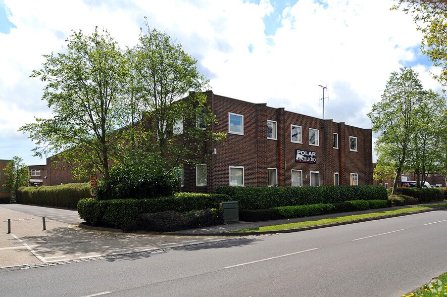 17-19 Albert Dr, Burgess Hill à louer - Photo du bâtiment - Image 2 de 6