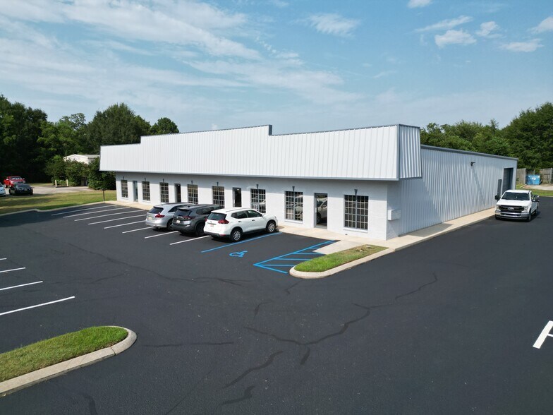 26064 Capitol Dr, Daphne, AL à louer - Photo du bâtiment - Image 1 de 4
