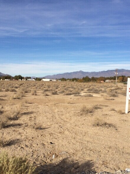 1660 W Charleston Park Ave, Pahrump, NV for sale - Primary Photo - Image 1 of 5