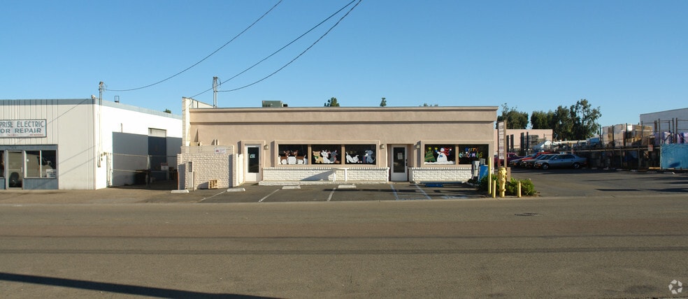 662-672 Enterprise St, Escondido, CA for lease - Building Photo - Image 3 of 14