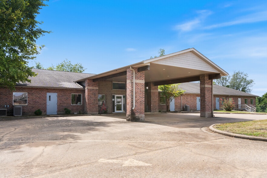 185 Rebecca St, Gentry, AR for lease - Building Photo - Image 1 of 53