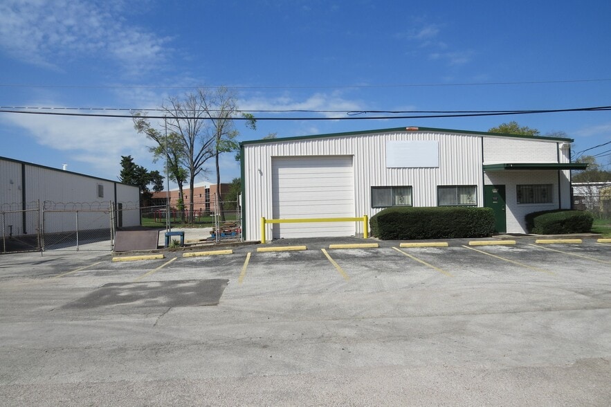 9046 Long Point Rd, Houston, TX for lease - Primary Photo - Image 1 of 1