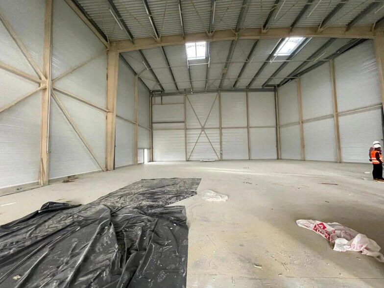 Flex dans Bondy à louer - Photo du bâtiment - Image 2 de 28