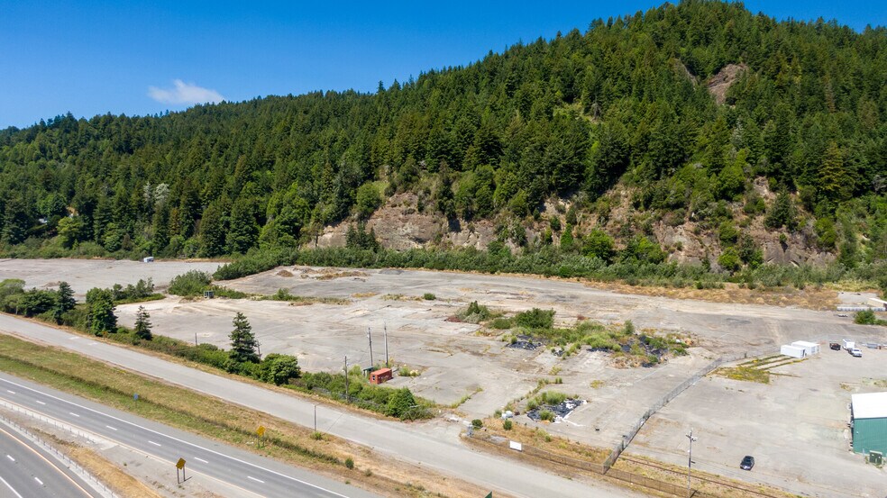 925 Northwestern Avenue, Rio Dell, CA à vendre - Photo du bâtiment - Image 3 de 9