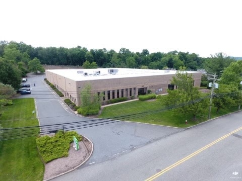 300 Corporate Dr, Mahwah NJ - Entrepôt