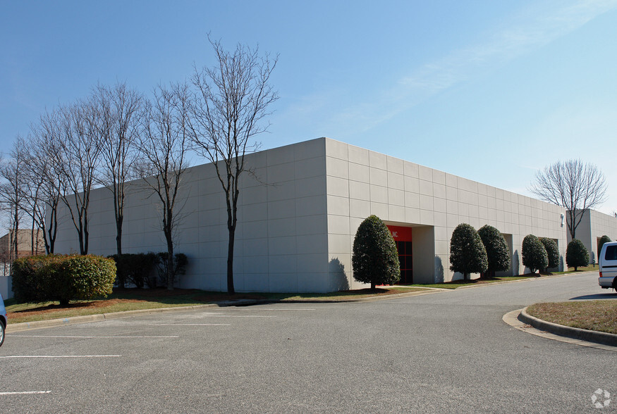 2606 Phoenix Dr, Greensboro, NC for lease - Primary Photo - Image 2 of 10