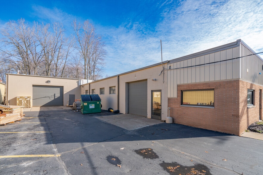 1878 Fruit St, Clay Township, MI for lease - Building Photo - Image 2 of 11