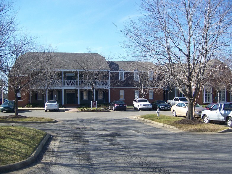 9842-9856 Lori Rd, Chesterfield, VA à louer - Photo du bâtiment - Image 3 de 6