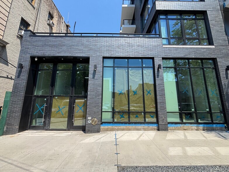 49-18 Vernon Blvd, Long Island City, NY à louer - Photo du bâtiment - Image 3 de 6