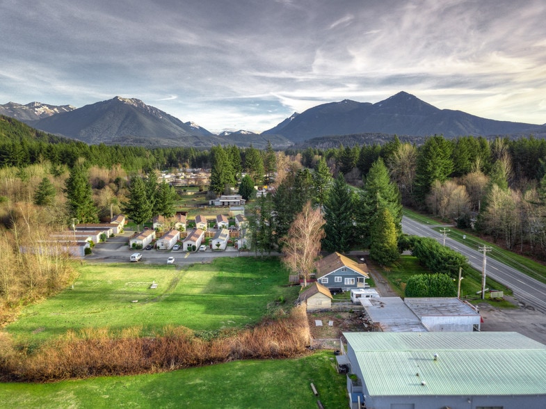 1270 E North Bend Way, North Bend, WA for sale - Primary Photo - Image 1 of 12