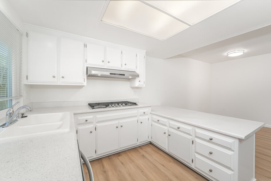 2601 W Juniper St, Santa Ana, CA for sale - Building Photo - Image 3 of 35