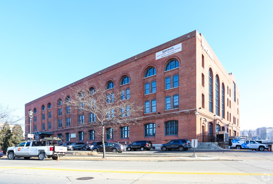 1320 N Dr Martin Luther King Jr Dr, Milwaukee, WI for lease - Building Photo - Image 2 of 8